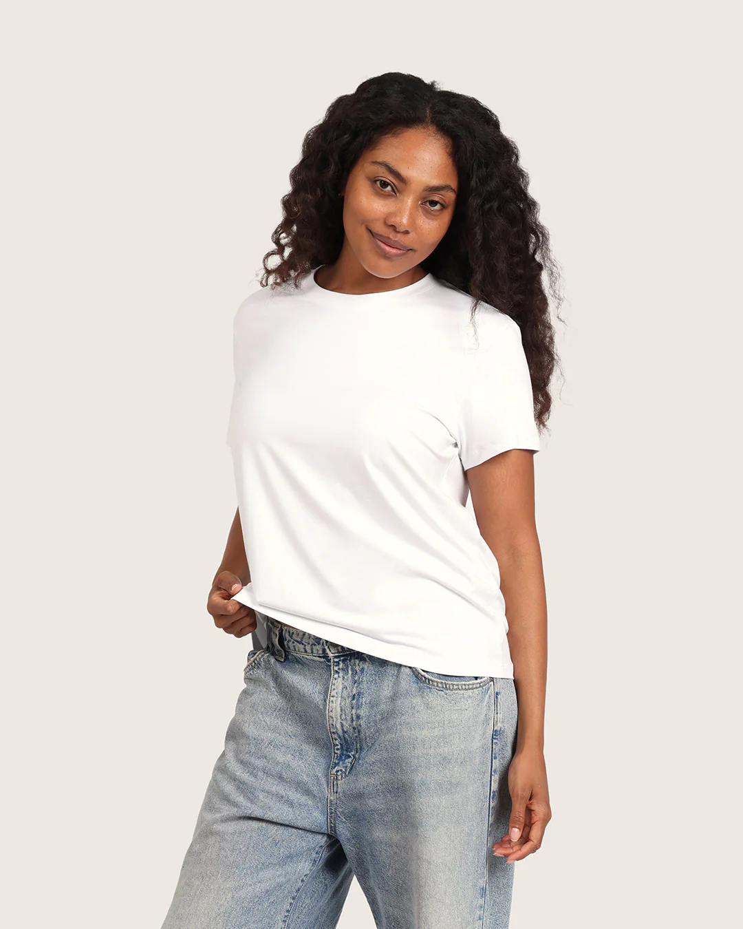 Women's Classic Crew Neck T-Shirt - White - Image 3