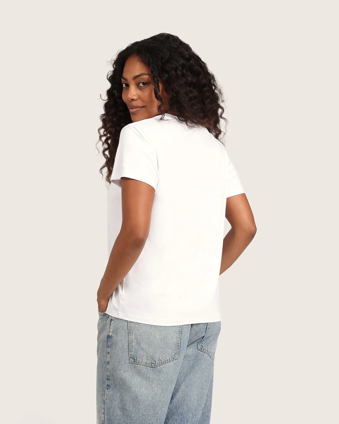 Women's Classic Crew Neck T-Shirt - White - Image 4
